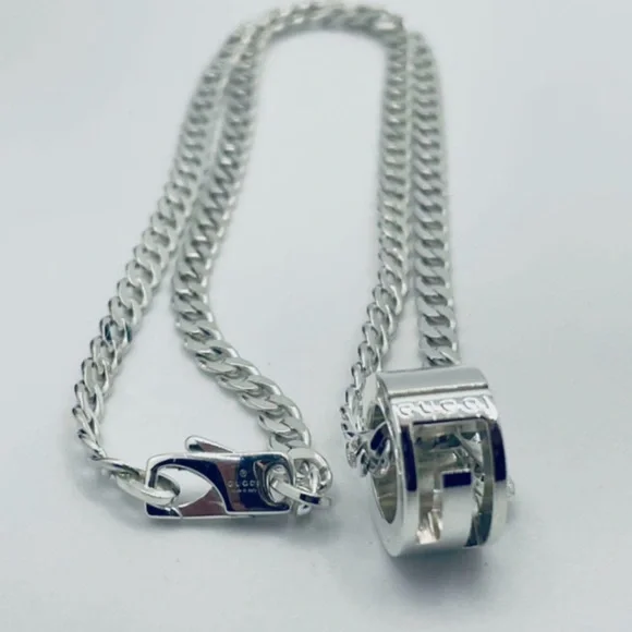 Gucci G ring Cut out Necklace - Picture 2 of 2